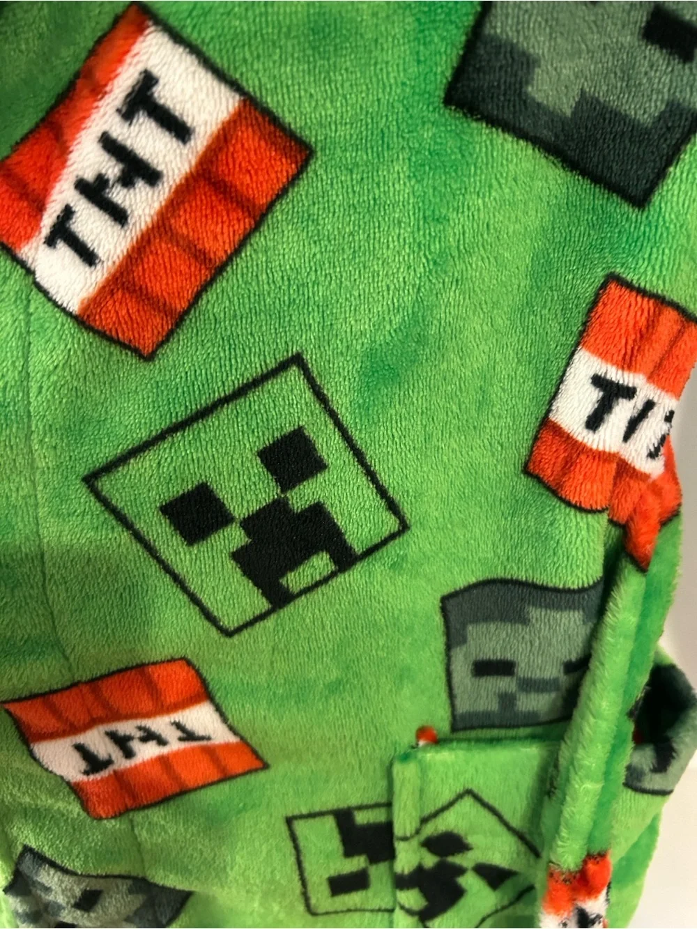 Kids Green Plush Robe with Creeper and TNT Print 🧨